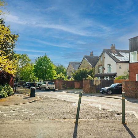 Modern 2 Bedroom Apartment In Mitcham, London Ngoại thất bức ảnh