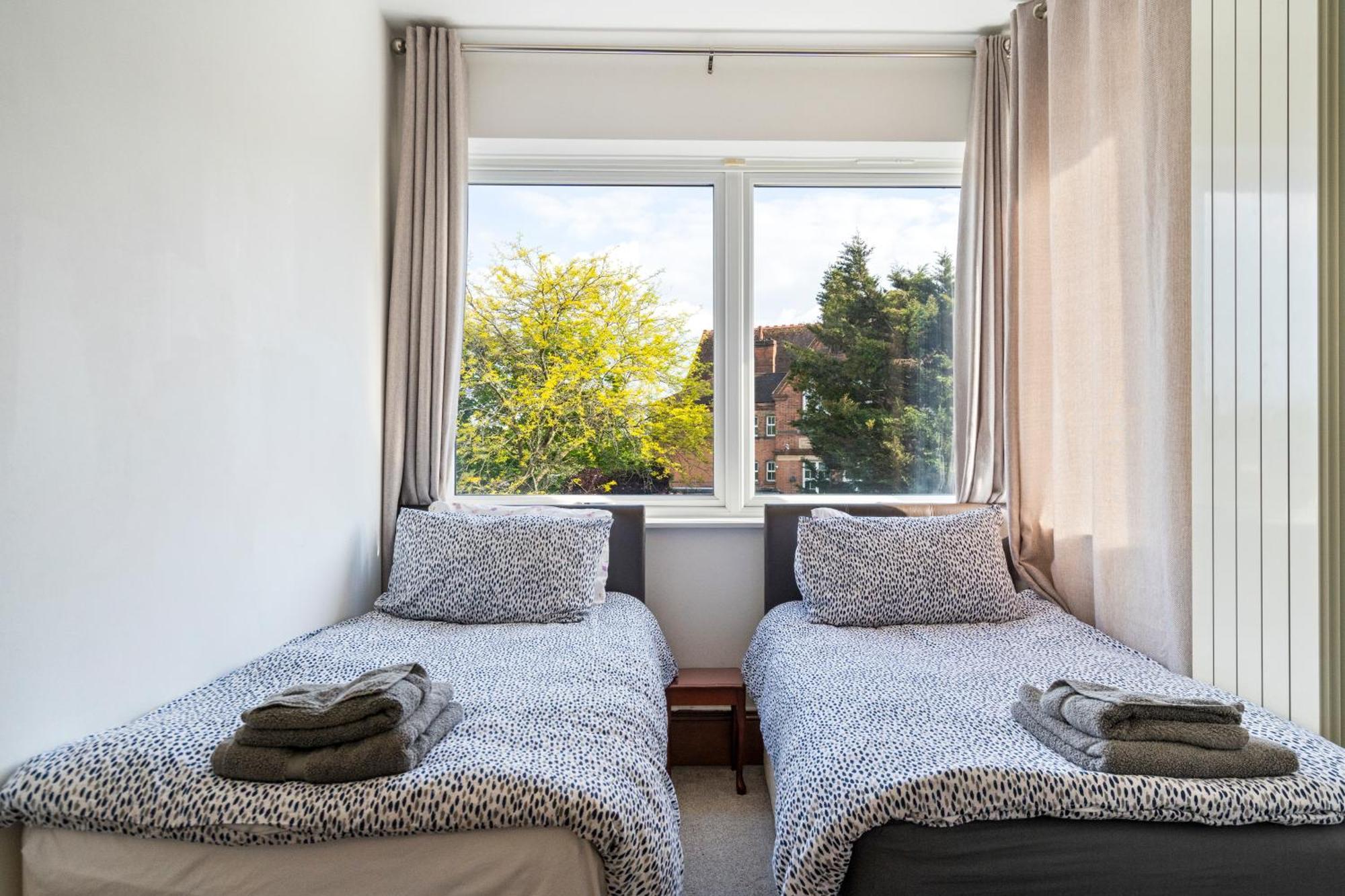 Modern 2 Bedroom Apartment In Mitcham, London Ngoại thất bức ảnh