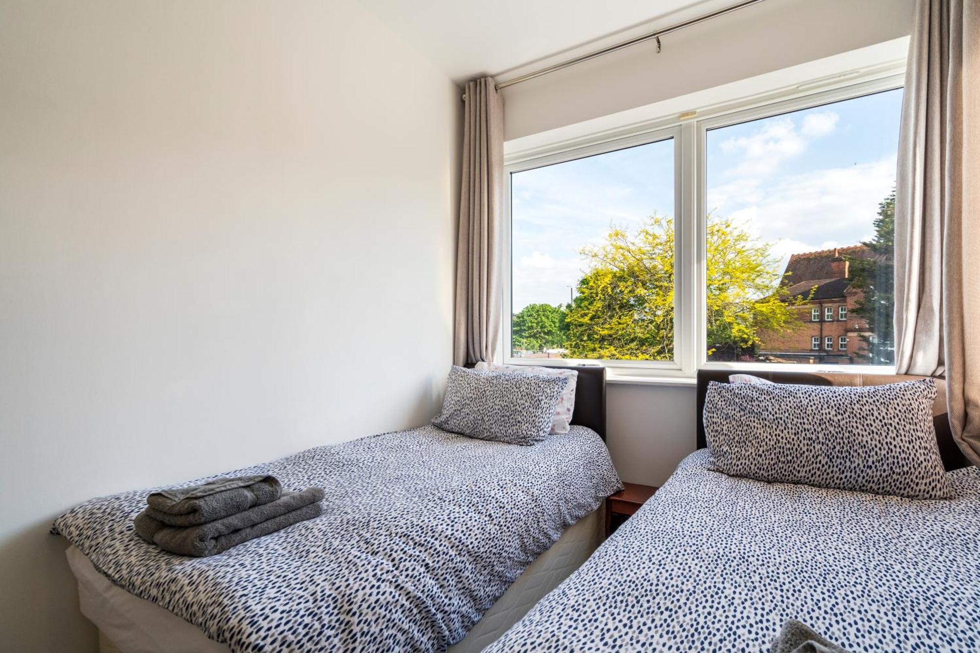 Modern 2 Bedroom Apartment In Mitcham, London Ngoại thất bức ảnh