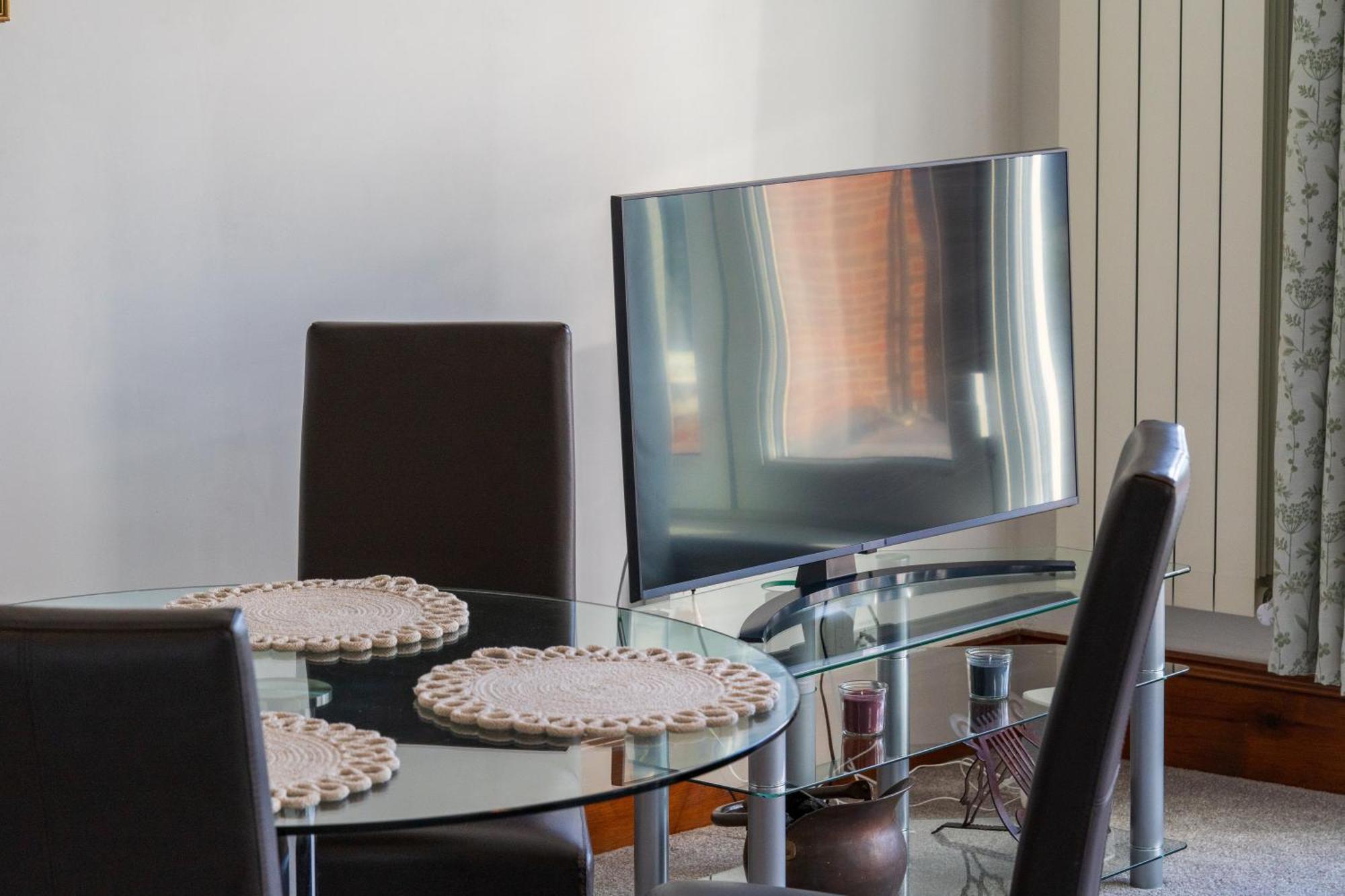 Modern 2 Bedroom Apartment In Mitcham, London Ngoại thất bức ảnh