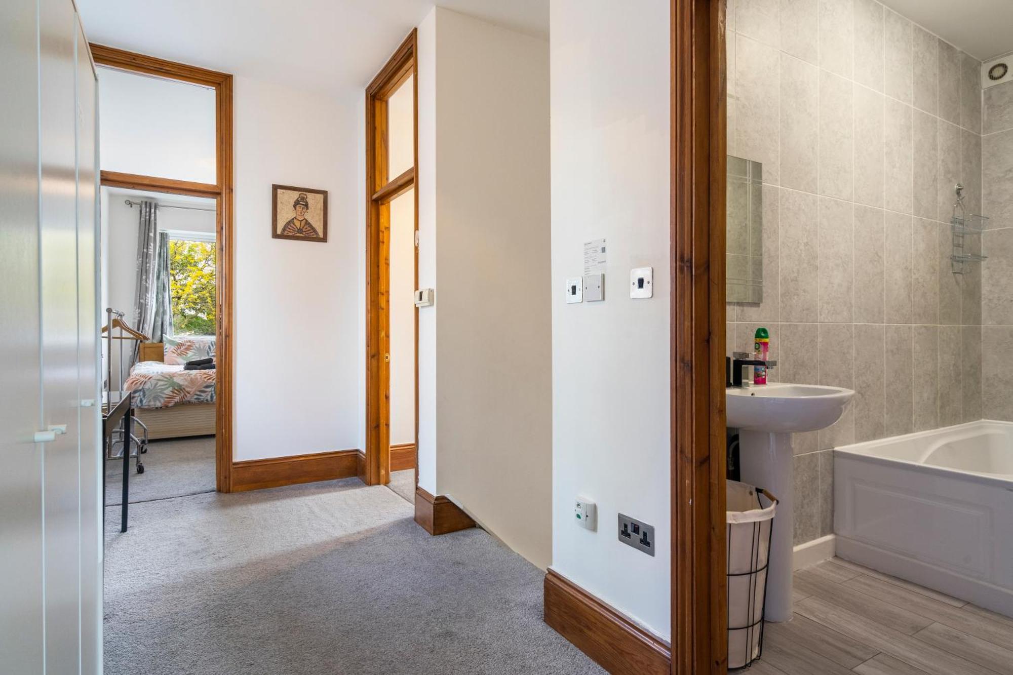 Modern 2 Bedroom Apartment In Mitcham, London Ngoại thất bức ảnh