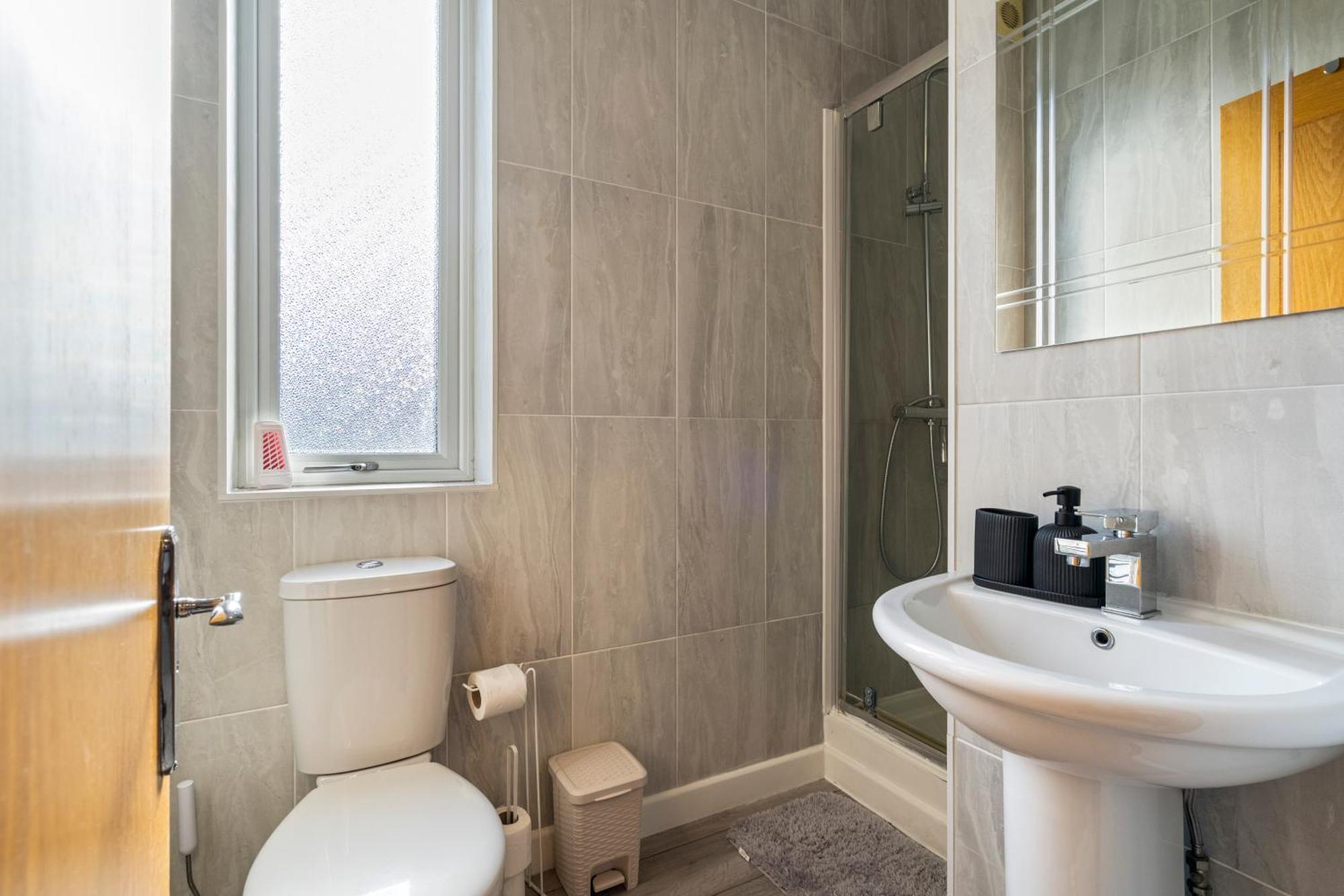 Modern 2 Bedroom Apartment In Mitcham, London Ngoại thất bức ảnh