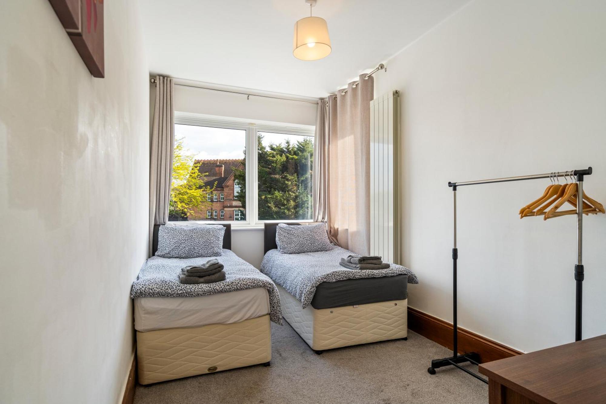 Modern 2 Bedroom Apartment In Mitcham, London Ngoại thất bức ảnh