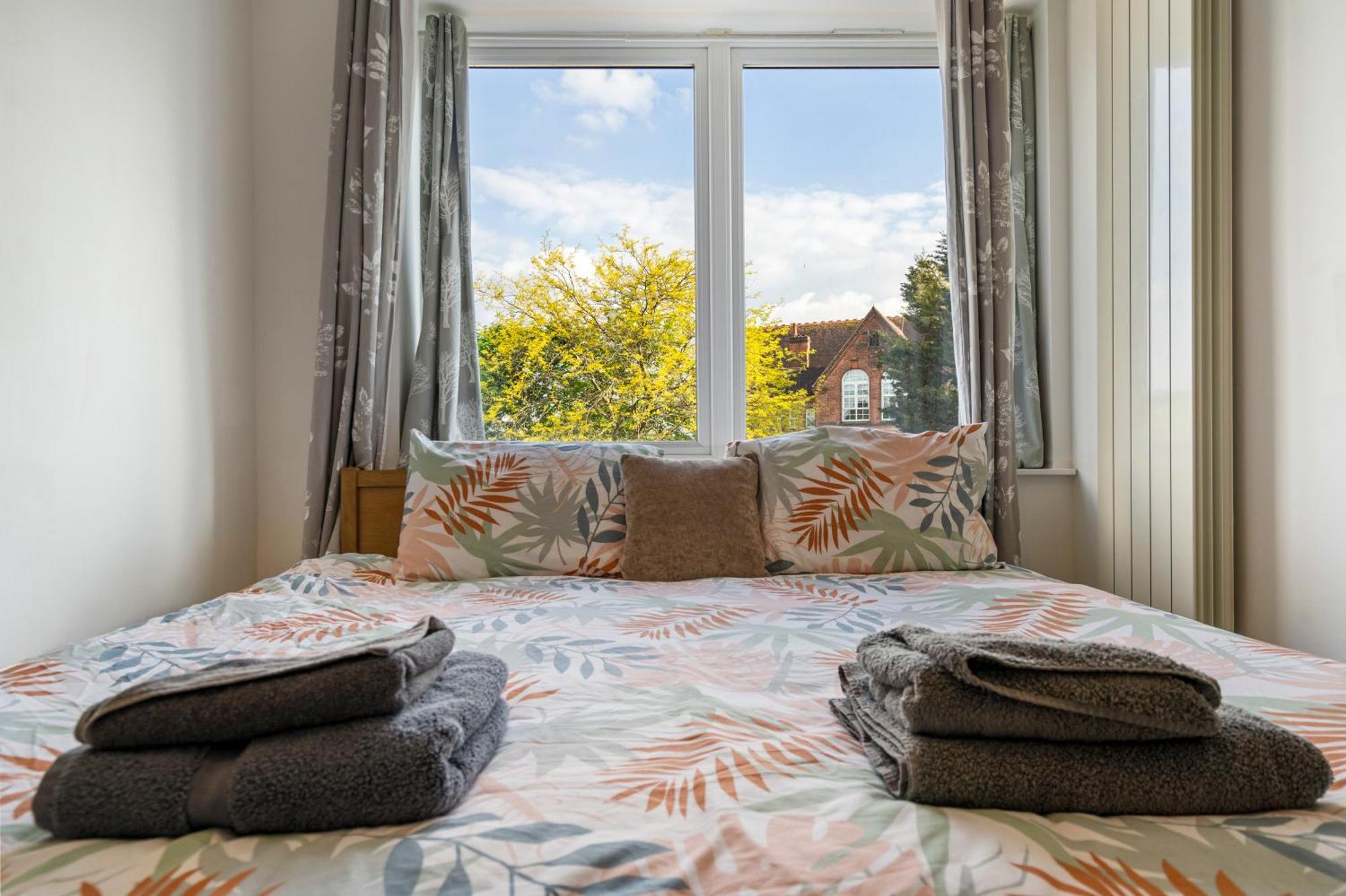 Modern 2 Bedroom Apartment In Mitcham, London Ngoại thất bức ảnh